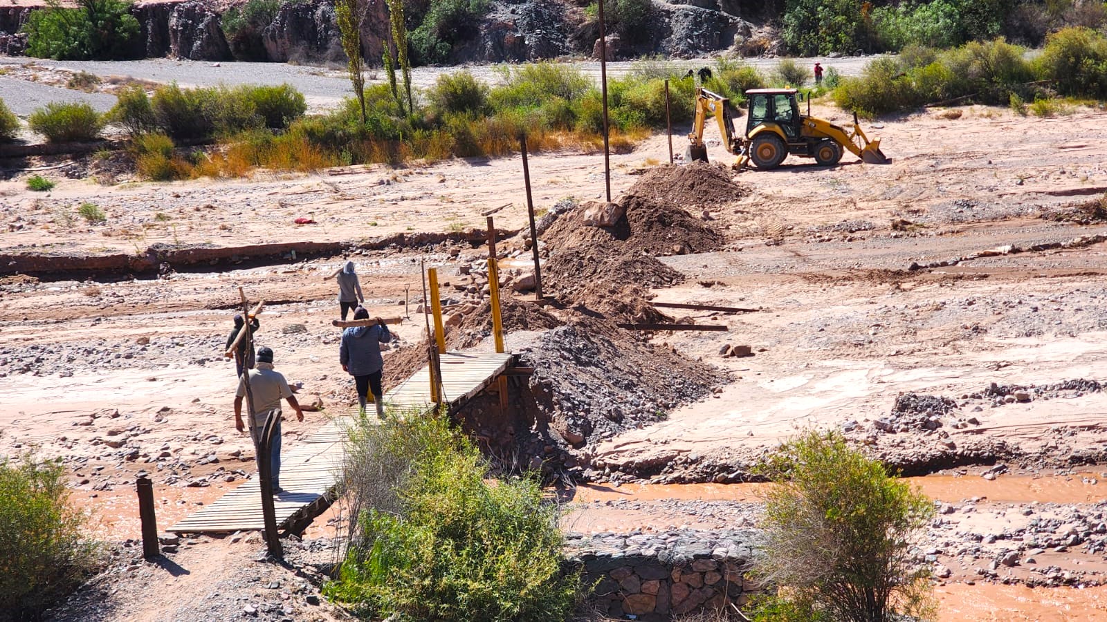 AVANZA LA EXTENSIÓN DEL PUENTE PEATONAL “DE LOS PEREGRINOS”, EN TUNALITO.