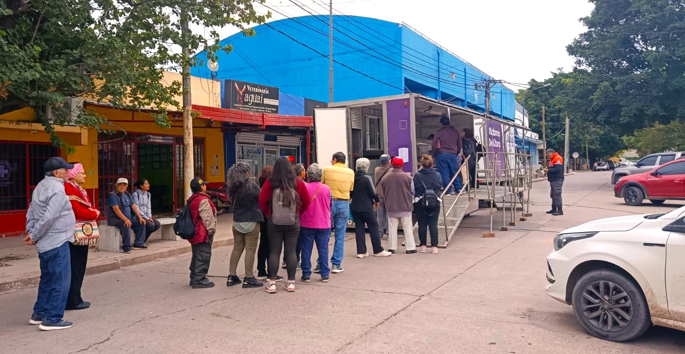 IMPORTANTE RESPUESTA DE LA COMUNIDAD AL CAMIÓN DE CARNES DE LA "CO.DE.PO”.